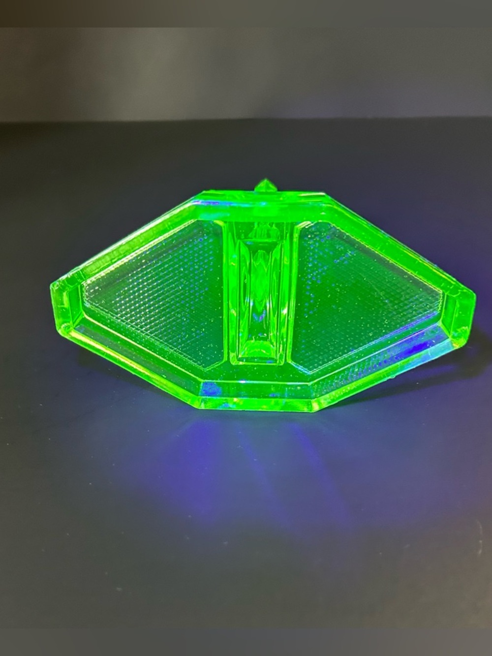 Vaseline Green Uranium Glass Salt & Pepper Shakers with Caddy Art Deco - Picture 7 of 11